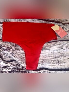 NWT Yummie Ultralight Shaping Thong